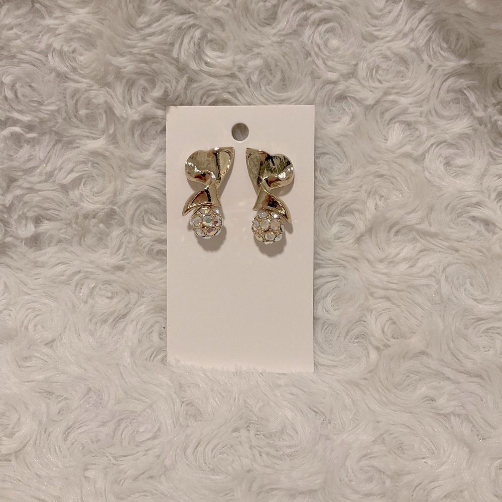 🌻 3 for $15 - Jewelmint gold & crystal drop earrings